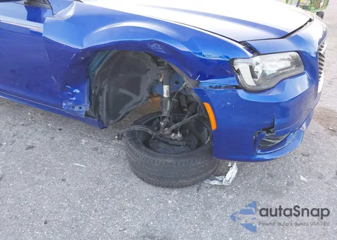 2019 Chrysler 300 300S z USA, uszkodzony, nr VIN 2C3CCABG0KH550614